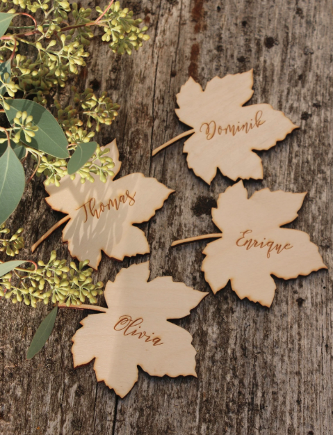 11. Maple leaf place cards
